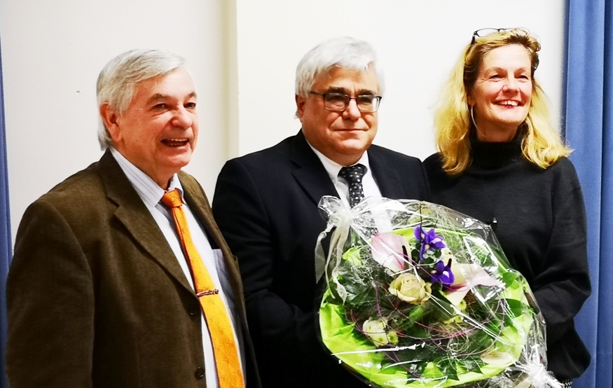 Gratulation an den frisch gewählten Bürgermeisterkandidaten Markus Sobotta (mitte) von Elisabeth Heister-Neumann (rechts) und Hans-Joachim Rehkuh (links). Gratulation an den frisch gewählten Bürgermeisterkandidaten Markus Sobotta (mitte) von Elisabeth Heister-Neumann (rechts) und Hans-Joachim Rehkuh (links).