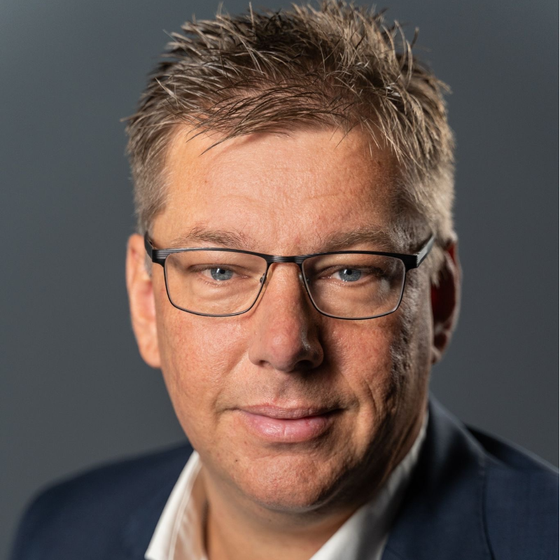  Oliver Spillmann